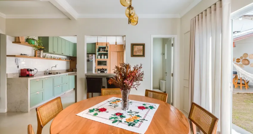 Casa reformada e moderna com quintal à venda em Terras do Barão, no bairro Barão Geraldo, em Campinas