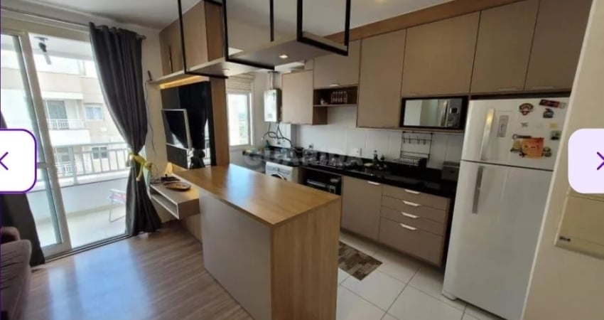 Apartamento Mobiliado de 2 dormitórios sendo 1 suíte com sacada