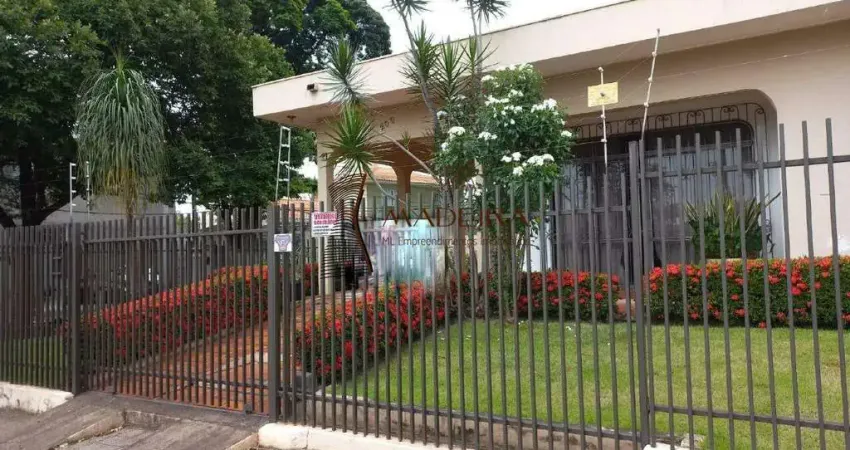 Casa à venda, 3 quartos, 1 suíte, 5 vagas, Zona 06 - Maringá/PR