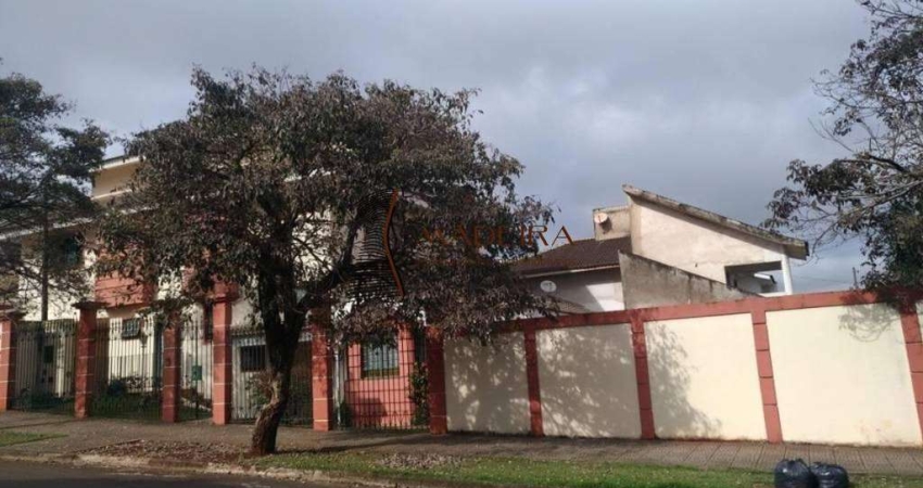 Oportunidade - Excelente sobrado com 410 m2 com uma bela e grande piscina, em ótima localização. Jarim Imperial a uma quadra da Alexandre Rasgulaeff