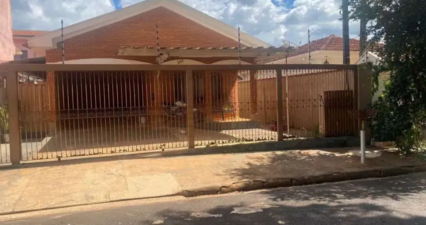 Casa para Venda em Santa Lúcia, Centro, 3 dormitórios, 1 suíte, 2 banheiros, 3 vagas