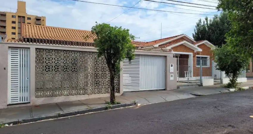 Casa à venda na Avenida Djalma Dutra, 611, Centro, Araraquara