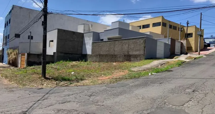 Terreno à venda na Praça Adelino Cassemiro da Silva, S/N, Loteamento Parque do Estado, Mogi Guaçu