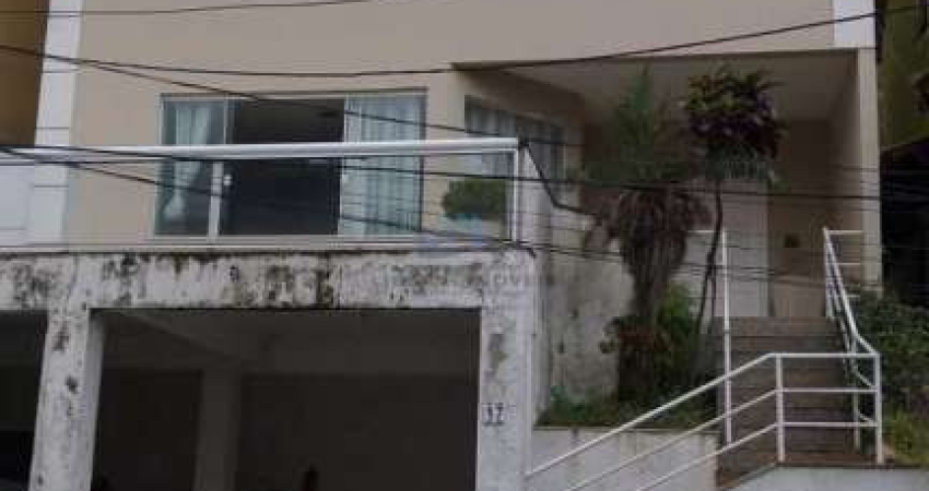 Casa em condomínio fechado com 4 quartos à venda na Rua Frederico Malesherbes Figueredo, Maria Paula, São Gonçalo