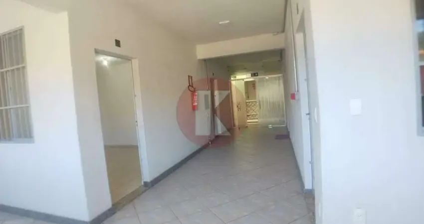 Sala comercial com banheiro social, localizada na Rua Dr. Álvaro Camargos - Santa Mônica