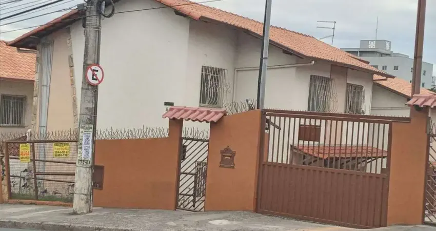 Casa com 2 quartos para alugar na Rua Farmacêutico Raul Machado, Candelária, Belo Horizonte