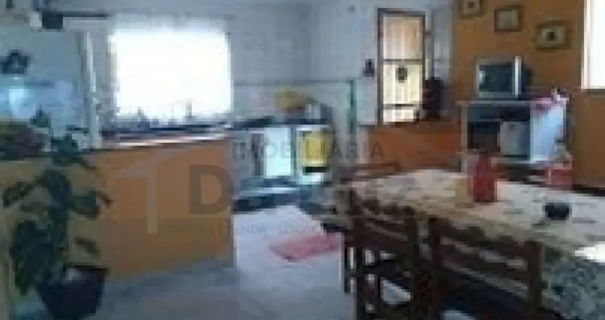 Sobrado com 3 dormitórios sendo uma suíte com 200m²  e 2 vagas de garagem