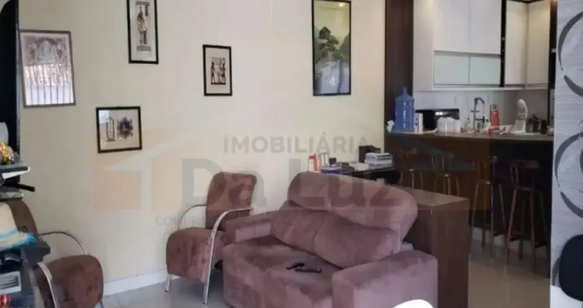 Vende,casa com 3 suítes,sala 02 ambientes. cozinha com armários planejados, 04 banheiros, 04 vagas d