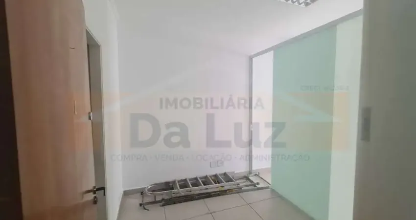 Aluga-se sala comercial de 22 m² e 1 banheiro por r$ 1.400 mensais.