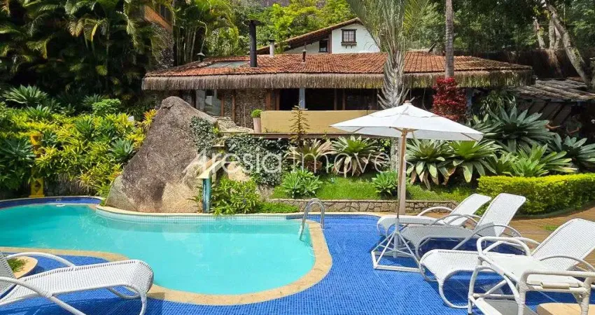 Casa em condomínio fechado com 8 quartos à venda na Rua Benjamim Galloti, 80, Itaipava, Petrópolis