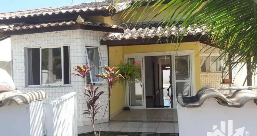 Casa aconchegante de 2 quartos com suíte em condomínio exclusivo em maricá