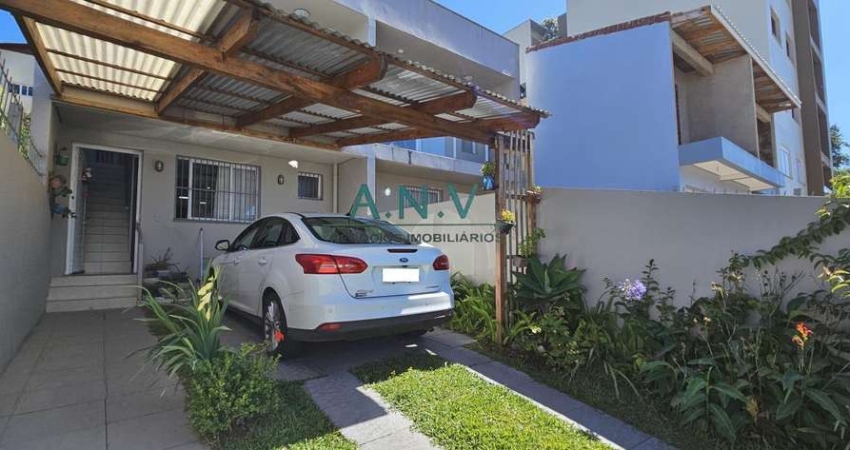 Sobrado para Venda em Caxias do Sul, Esplanada, 3 dormitórios, 2 banheiros, 2 vagas
