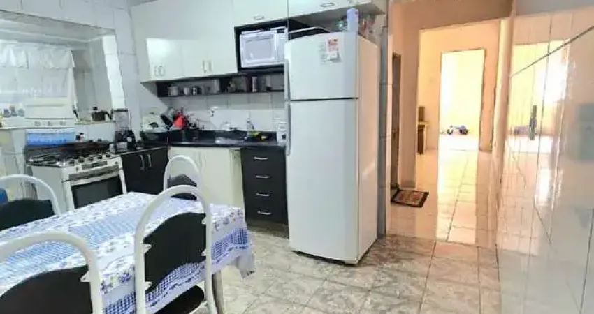 4 casas em um terreno de 213m² à venda no bairro Vila Luzita em Santo André/SP!