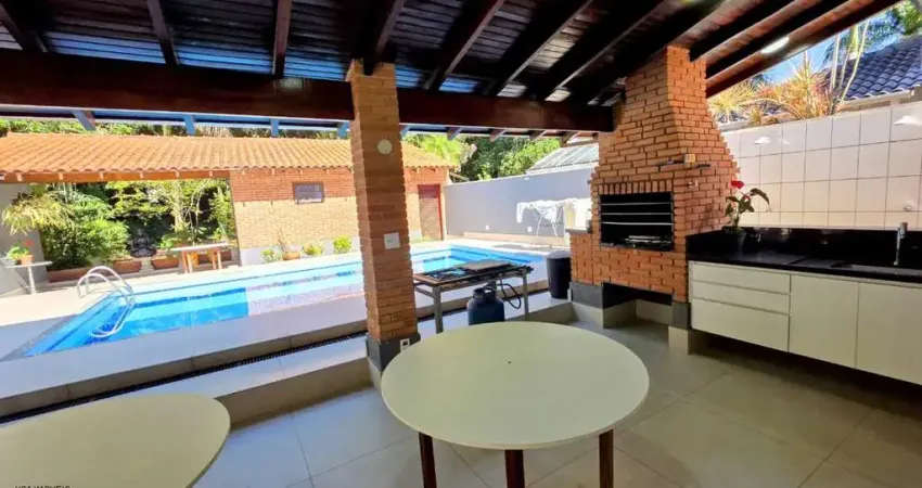 Casa de Alto Padrão na Riviera de São Lourenço - 6 suítes, área gourmet, piscina e muito mais!