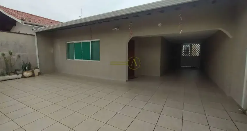 Casa a 500m da Praia de Peruibe, 4 dorms perto de toda rede comercial