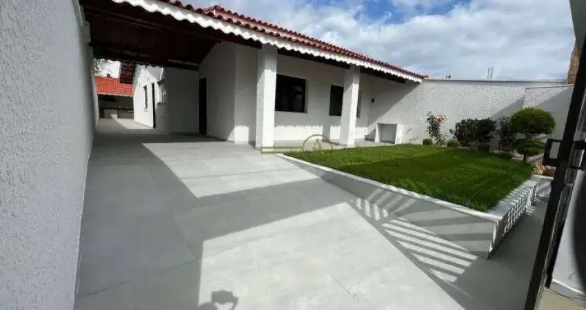 Casa térrea à venda apenas 600 metros da praia Piscina Churrasqueira
