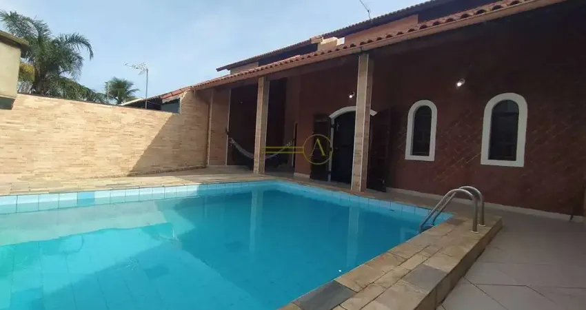 Sobrado a 200m da Praia com Piscina, PORTEIRA FECHADA à venda em Peruíbe