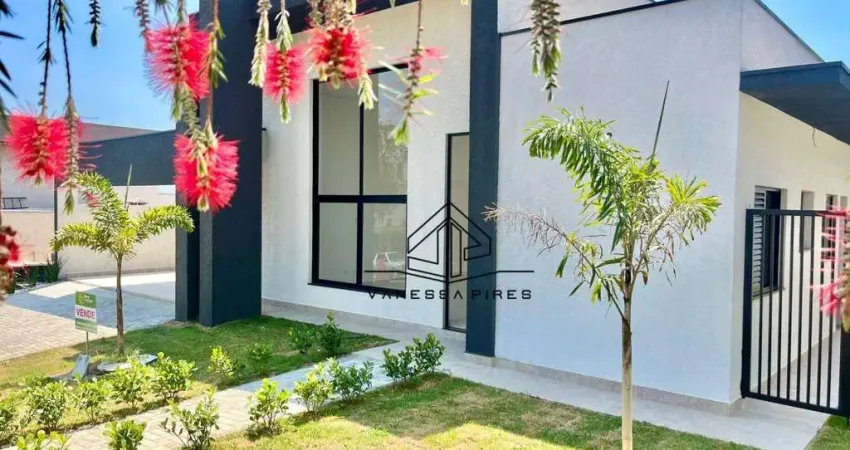 Casa térrea de alto padrão03 suites  com piscina em condominio clube