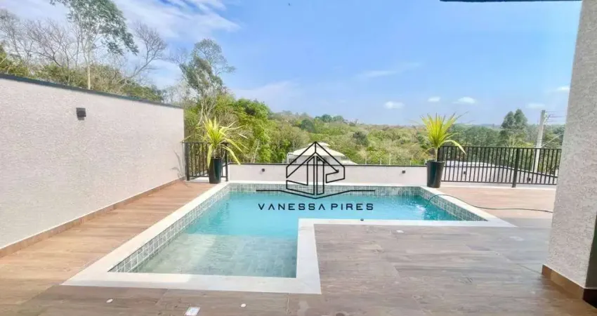 Casa térrea de alto padrão com piscina de borda infinita em condominio