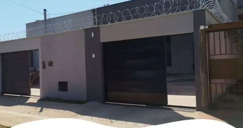 Casa 3 quartos sendo um suíte localizada no parq. Das amendoeiras - goiânia