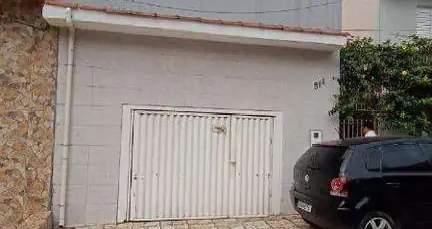 Casa com 2 dormitórios, sala e cozinha integradas, quintal e vaga para 2 carros