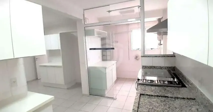 Apartamento a venda no Edifício Europa, 3 suítes, 5 banheiros, sala 2 ambientes, 2 garagens, lazer completo