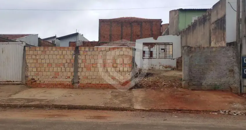 Terreno à venda no Jardim Ivone, Bauru 