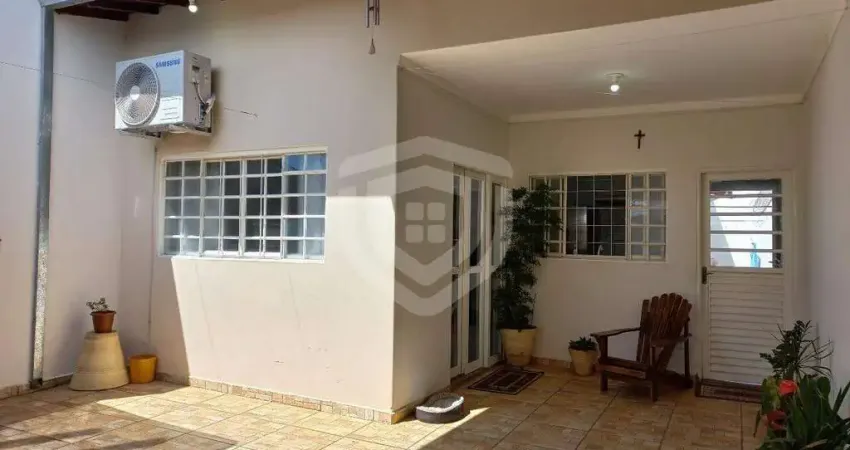 Casa para locação no Alto Paraiso, com 3 quartos sendo 1 suíte, 1 sala, 2 ambientes e 2 vagas de garagem