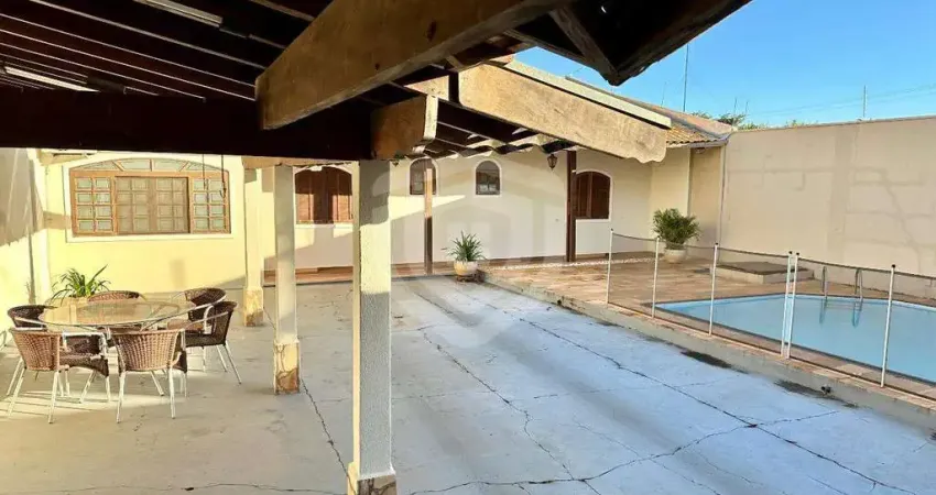 Casa para venda com 3 quartos 250m² no Jardim Colonial