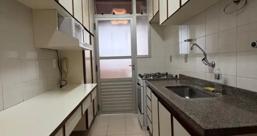 Aluga-se apto. padrão totalmente mobiliado, com ótima localização e distribuição no coração da vila assunção