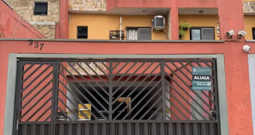 Aluga-se excelente apto na  rua xavantes , vila pires com 2 dormitórios sendo 1 suíte.