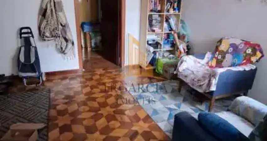 Sobrado espaçoso em Penha de França, São Paulo - 236m², 2 dormitórios, 1 suíte, 1 banheiro por R$800.000