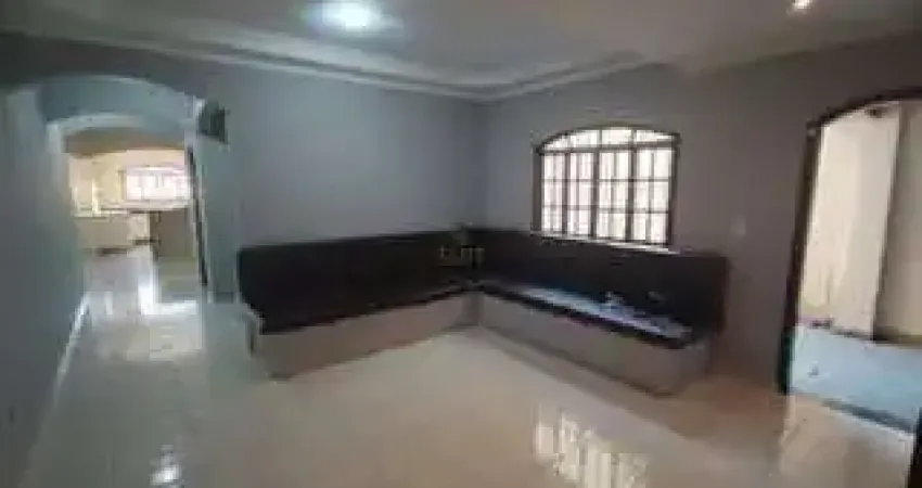 Sobrado 4 Dorm (1 Suíte), Casa Ampla e Muito Espaço até 5 Vagas no Jd Belval em