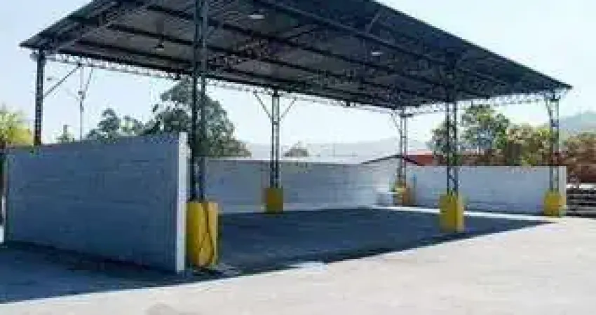 Pátio pavimentado de 17.771 m² com escritório corporativo classe A, ideal para a