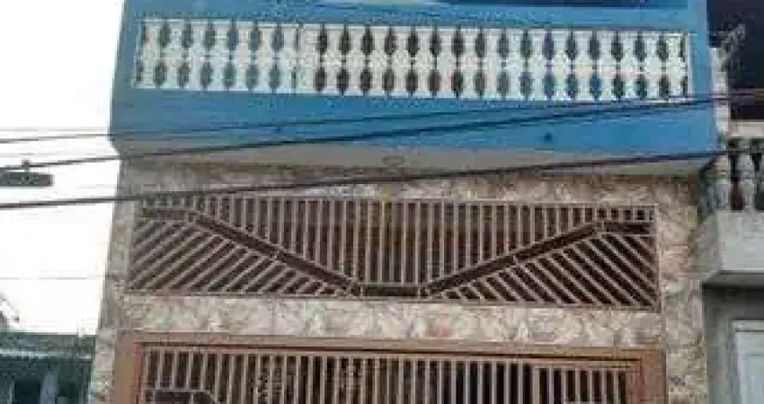 Linda Casa com 3 Dormitórios (1 Suíte), 2 Vagas e Hidro Localizada no Bairro Vil