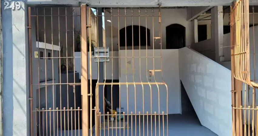 Casa com 150m², 2 Dormitórios, 1 Vaga, Sala, Cozinha e Área de Serviço em Baruer