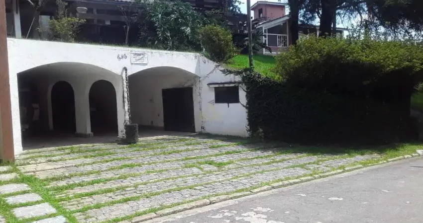 Casa com 3 Dorm (1 Suíte), Piscinas e Pomar Frutífero em Condomínio! com Suit Im