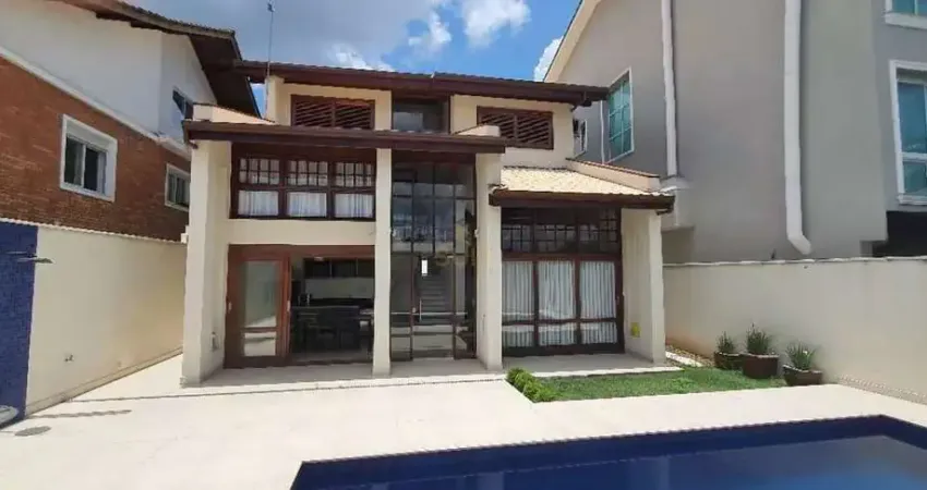 Residencial  3 - Casa com 300m², 3 Suítes, 3 Vagas, Planejados e Piscina em Sant
