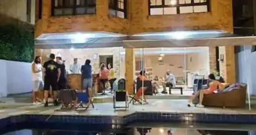 Alphaville 4 - Casa com 426m², 5 Dorm (4 Suítes), 2 Vagas e Excelente Lazer em S