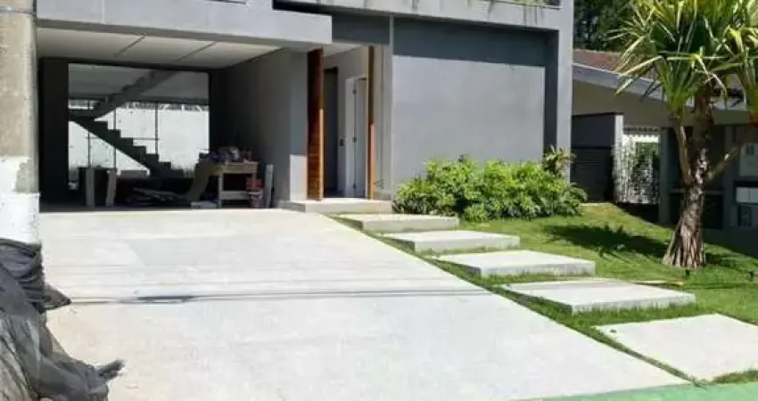Alphaville 4 - Casa com 315m², 4 Dorms (4 Suítes), 4 Vagas, Área Gourmet e Pront