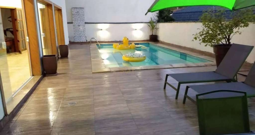 Alphaville 6 - Casa com 450m², 4 Suítes, 4 Vagas, Lareira e Piscina em Santana d