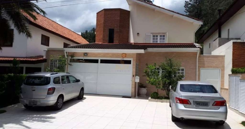 Alphaville 9 - Casa com 302m², 4 Suítes, 4 Vagas, Piscina e Ótima Localização em