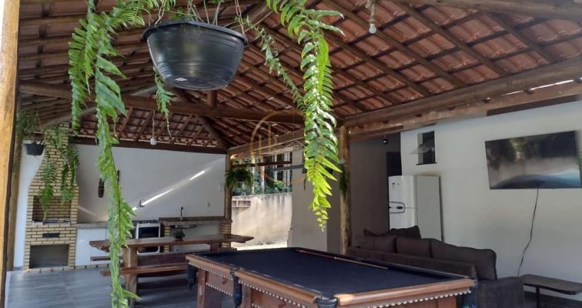 Casa à Venda em Coroa Vermelha: 4 Dorms, 5 Banheiros, R$900k