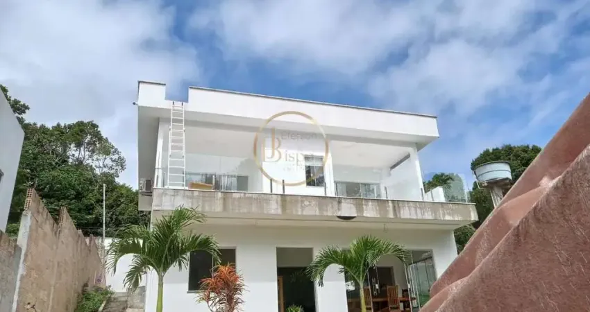 Casa 3 Dormitórios à Venda no Village 2, Porto Seguro, 190m²