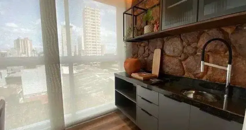 TORRE LUMIAR – Imóvel com Envidraçamento Reike e Cozinha Ampla