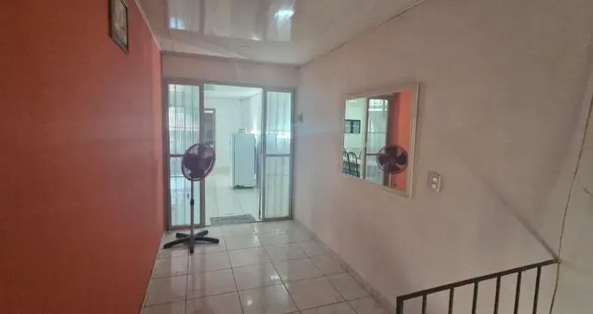 Casa 3 Andares no Marco – Ampla, Próxima à Garagem do Arsenal e São Brás