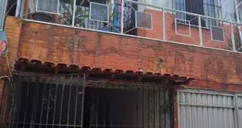 Casa triplex 500m² no marco – 4 quartos, 1 suíte e excelente localização