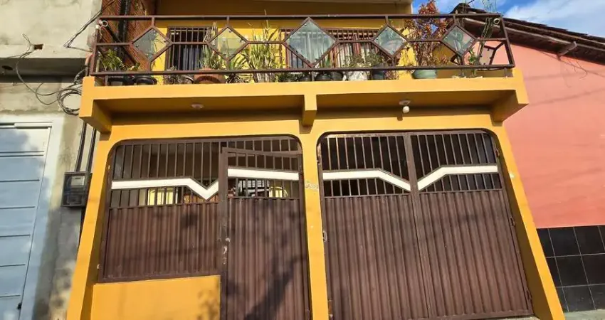 Casa à venda no 40 horas – 3/4, 2 suítes, sacada e garagem em rua asfaltada