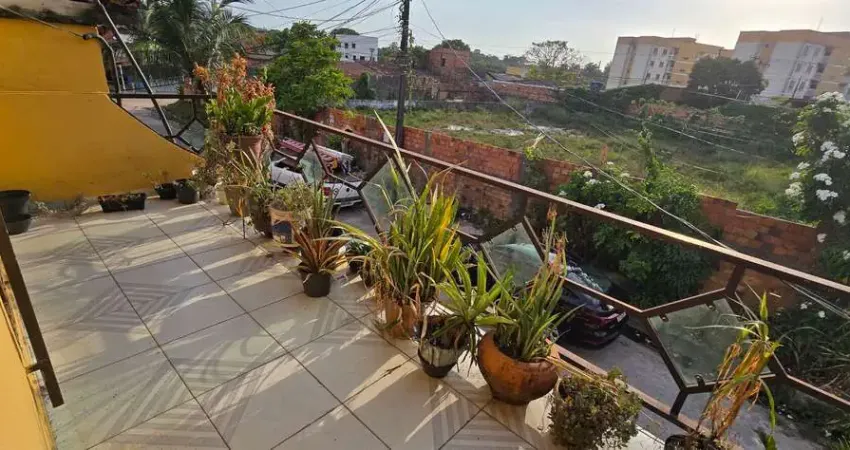 Oportunidade no 40 horas – casa duplex com 3 quartos e quintal à vista