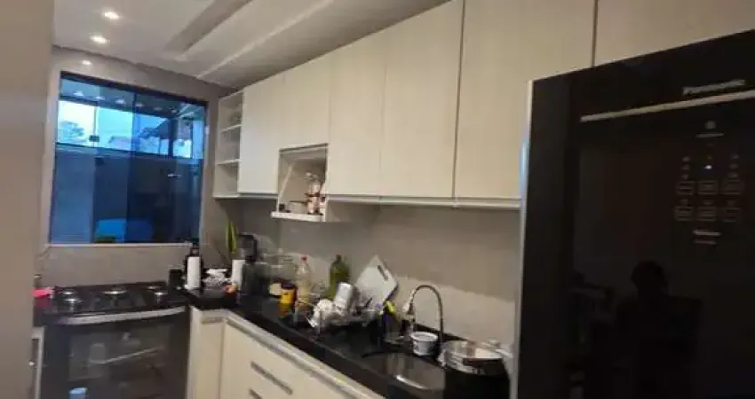 2 Quartos no Condomínio Salinas por R$ 280 Mil – Todo no Porcelanato e Iluminação Planejada